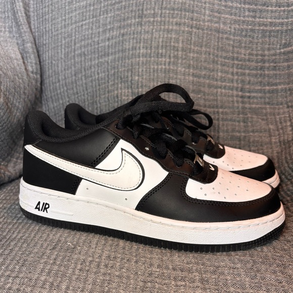 Nike Air Force 1 Low White Swoosh Panda. Youth 5.5. 🐼 - Picture 3 of 6